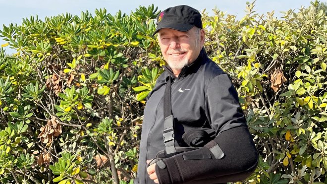 Vasco Rossi, doppio infortunio dopo il tour: «Schiena e spalla in concerto, un duetto infernale». Ora lo aspetta la fisioterapia