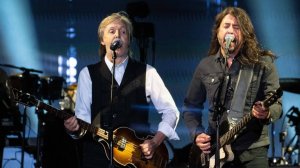 Foo Fighters, rinascere dal dolore: il ritorno alle origini dopo la perdita di Taylor Hawkins